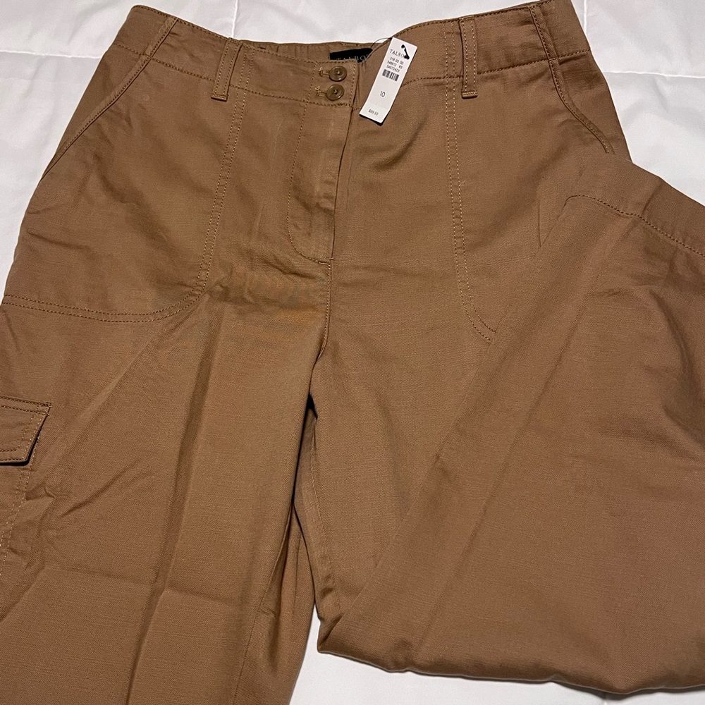 🚨 NWT - Talbots - size 10 - super soft cargo pants 🚨